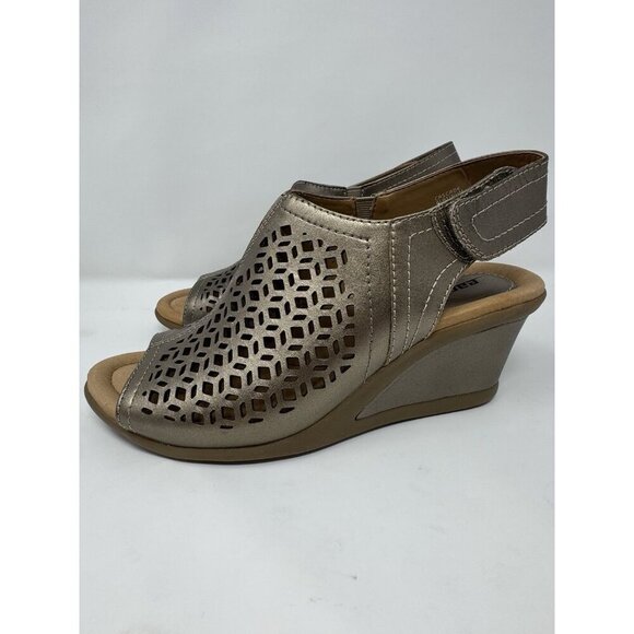 Earth Cascade Womens Size 7.5 B PLATINUM Perforated Wedge Sandals Shoes - Picture 4 of 10